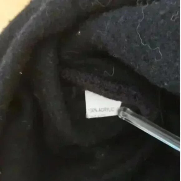 Fleece Lined Pom Pom Winter Hat - Picture 4 of 4